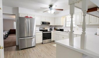 1402 Pineland Dr, Bainbridge, GA 39819