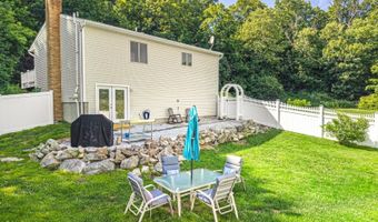 8 Pond Dr, Alloway, NJ 07422