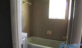 8198- A Brindlee Mountain Pkwy, Arab, AL 35016