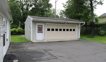 30 Grove Pl, Danbury, CT 06810