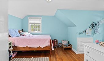 689 Middle Rd, East Greenwich, RI 02818