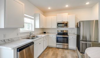 677 Crossings Ln, Akron, OH 44320