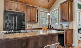 210 Grand Lake Dr, Arnaudville, LA 70512