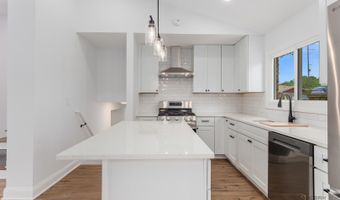 522 N Castle Rd, Addison, IL 60101