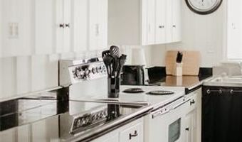 1525 Hillcrest Dr, Bartlesville, OK 74003