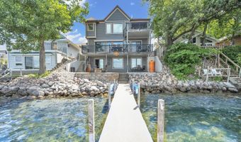 325 Lakeshore Dr, Arnolds Park, IA 51331