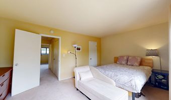 718 Peninsula Ct, Ann Arbor, MI 48105