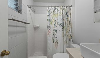 929 Ahana St 201, Honolulu, HI 96814