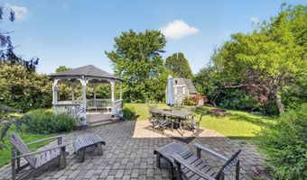 1141 Stonegate Rd, Algonquin, IL 60102