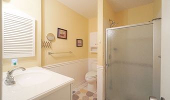 1104 Netherton Ct, Amherst, NY 14051