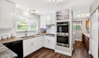 1009 Dutch Mill Dr, Ballwin, MO 63011
