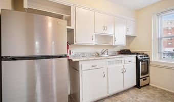 2040 N VERMONT St 105, Arlington, VA 22207