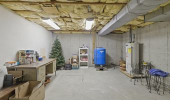 22 Country Ln, Berkley, MA 02779