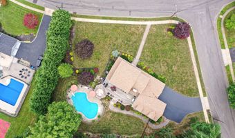 44 Devonshire Ct, Middletown, NJ 07748