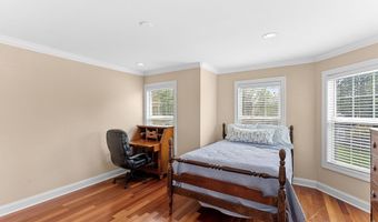 6932 ALPINE Dr, Annandale, VA 22003