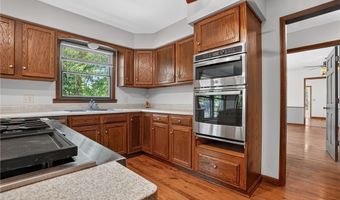 12757 Chamberlain Rd, Aurora, OH 44202