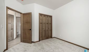 2413 E Tinley St, Brandon, SD 57005