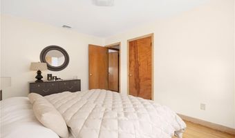 83 FESSENDEN St, Warwick, RI 02886