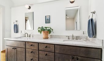 411 Bennett Rd, Barnard, VT 05031