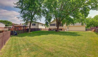 223 W Tanglewood Dr, Arlington Heights, IL 60004
