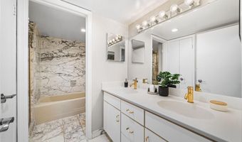 1101 S ARLINGTON RIDGE Rd 212, Arlington, VA 22202