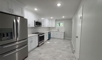 9 Holt St, Amityville, NY 11701