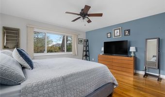 120 Bretton Woods Dr, Cranston, RI 02920