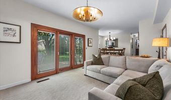 2012 N Yale Ave, Arlington Heights, IL 60004