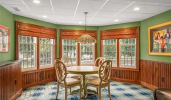 19 Ledge Rd, Bristol, RI 02809