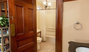 18 Hudson St, Bangor, ME 04401