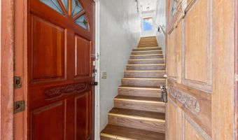 1224 Haloa Dr, Honolulu, HI 96818