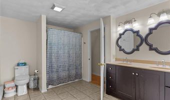 16 Spectacle Ave, Warwick, RI 02888