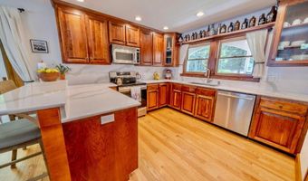 19 Glenview Ln, Belfast, ME 04915