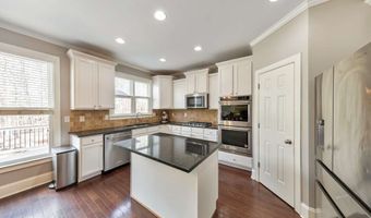 62 Applewood Ln, Acworth, GA 30101