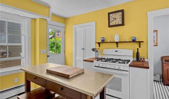 8 Sanford St, Newport, RI 02840