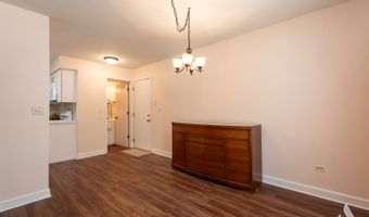 2452 E Hunter Dr, Arlington Heights, IL 60004