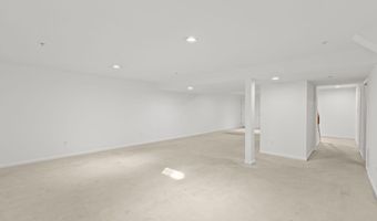 2004 GOLDEN MORNING Dr 30, Bowie, MD 20721