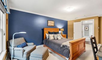 17 Canterbury Ln, Bedford, NH 03110
