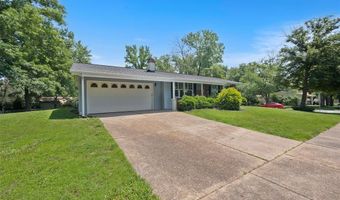 585 Golfwood Dr, Ballwin, MO 63021