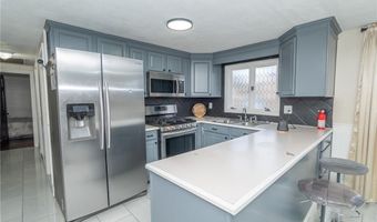 2 Ash Ln, North Providence, RI 02911