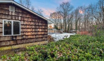 566 Morley Ct, Belford, NJ 07718