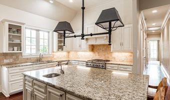 17744 Pecan Shadows Dr, Baton Rouge, LA 70810