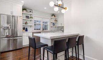 28 John St, Newport, RI 02840