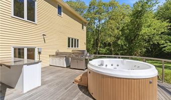 38 Gondola Ave, Jamestown, RI 02835