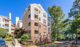 244 S REYNOLDS St 303, Alexandria, VA 22304