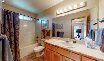 545 HASSETT St, Brookings, OR 97415