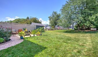 222 MILLER Rd, Akron, PA 17501