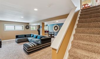 278 Oakleigh Woods Dr, Ballwin, MO 63011