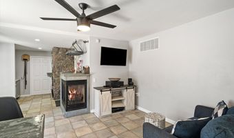 4 Twain Dr, Allentown, NJ 08501