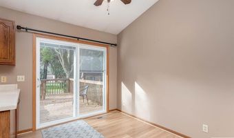 2513 Marwood Dr, Mankato, MN 56001